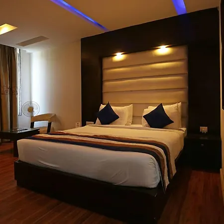 B - Llions Old Delhi Gurgaon Rd Hotel